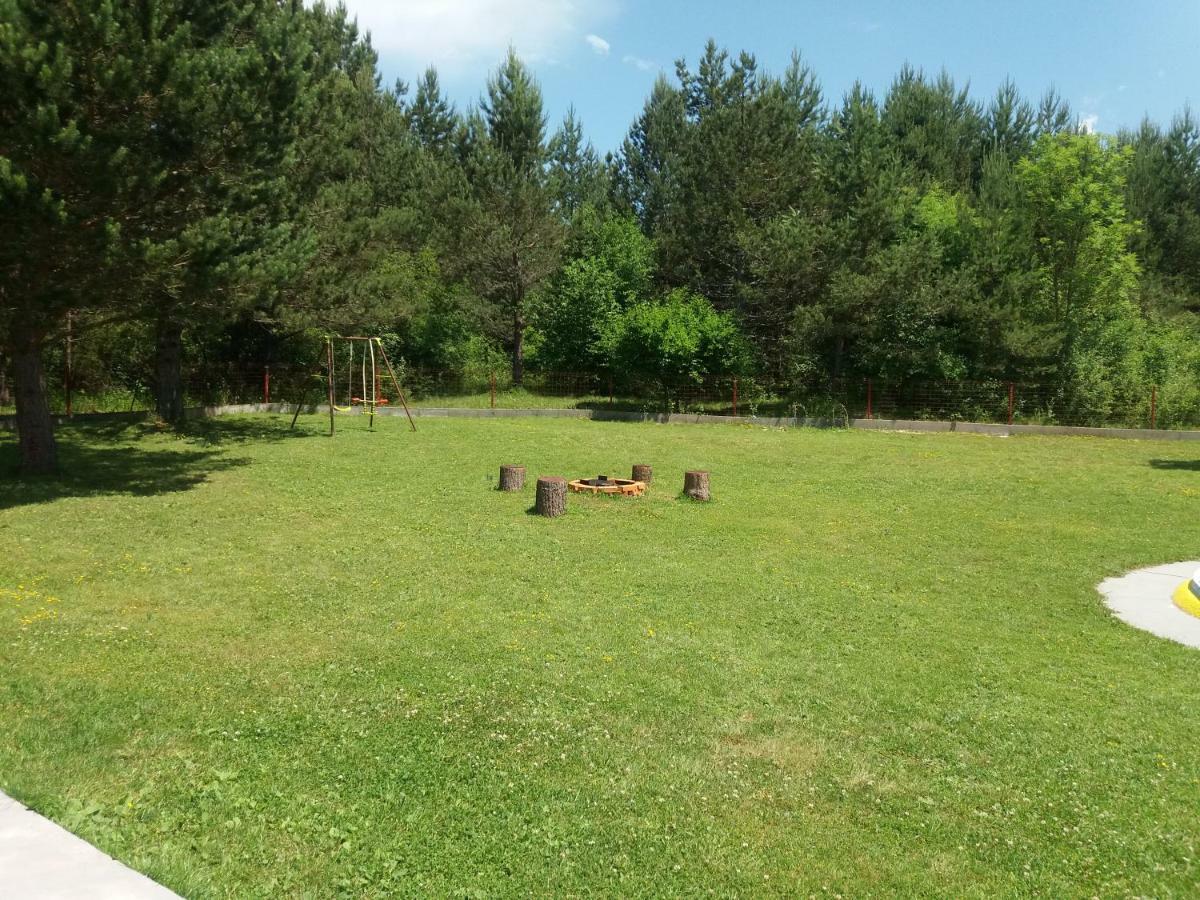 Apartments Family Trauber Korenica Dış mekan fotoğraf